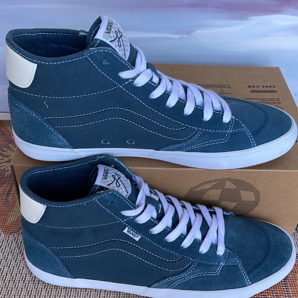 Vans WMNS The Lizzie
Teal
VN0A4BX1TEA
Sneakers - Picture 4 of 16
